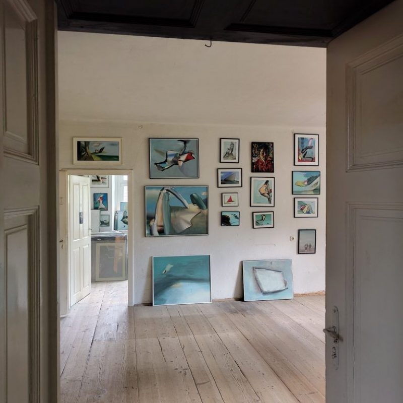 Einblick in den großen Ausstellungsraum der Künslerresidenz